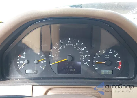 2001 Mercedes-Benz E 320 from USA, damaged, VIN WDBJF65JX1B180132